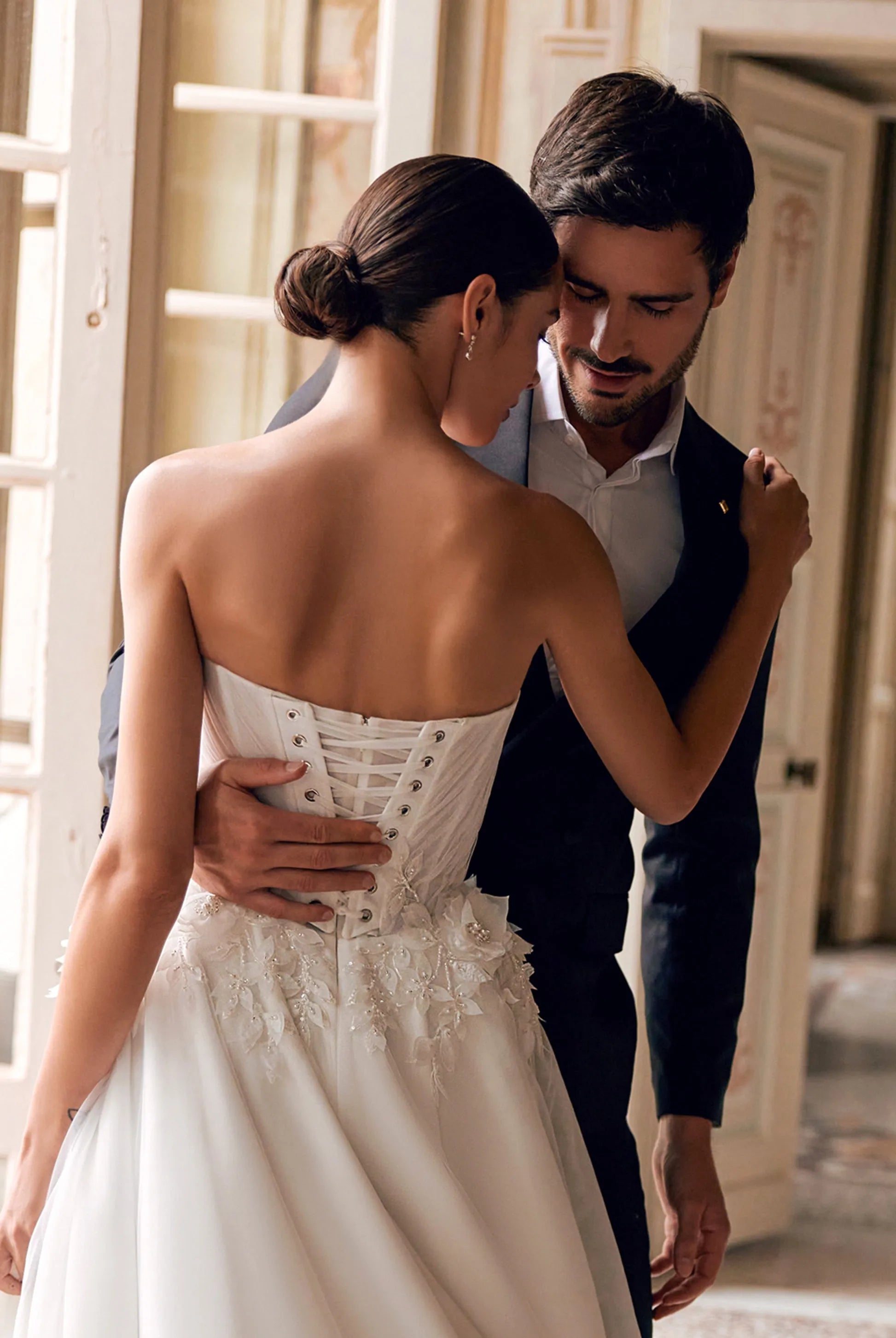 Romantic Ball Gown Sweetheart Strapless Lace-Up Back Floor-Length Wedding Dresses