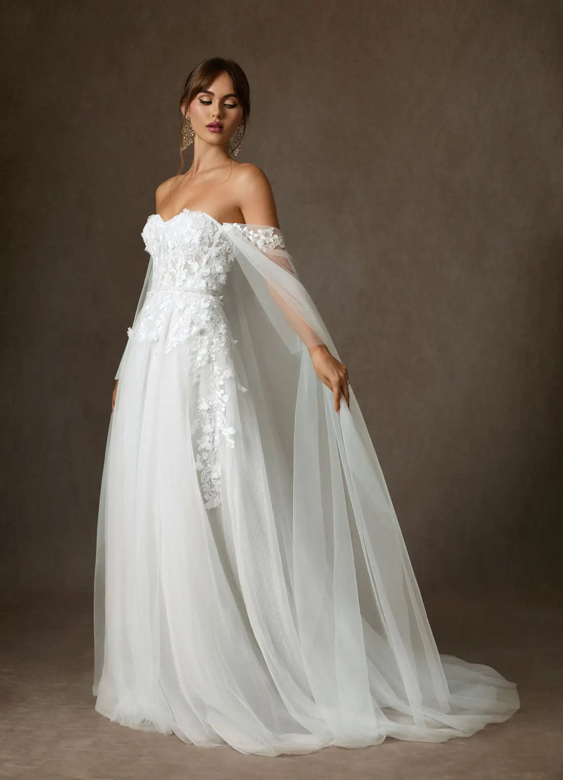 Romantic Ballgown Sweetheart Neck Off-The-Shoulder Lace Back Long Wedding Dresses