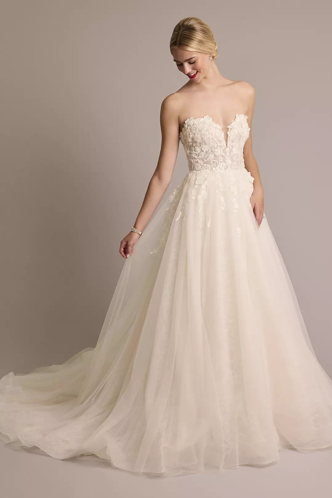 Romantic Ballgown Sweetheart Neck Sleeveless Button Back Long Wedding Dresses