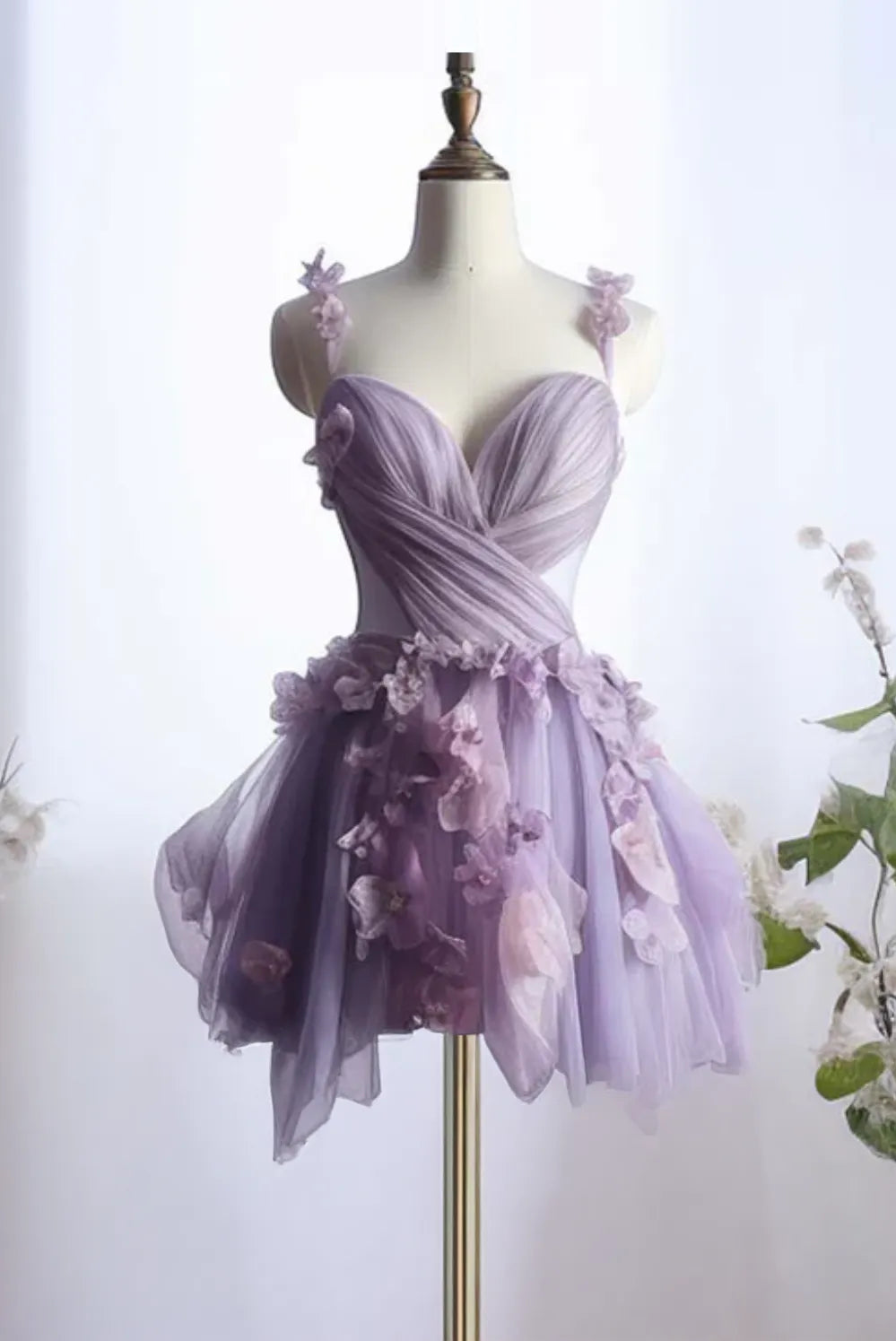 Romantic Ballgown Sweetheart Neck Spaghetti Strap Open Back Short Homecoming Dresses