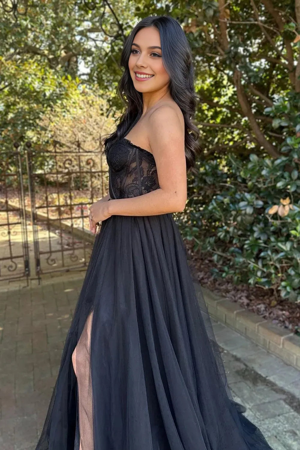 Romantic Black A-Line Sweetheart Neck Sleeveless Lace Tulle High-Slit Floor-Length Prom Party Dress With Appliques