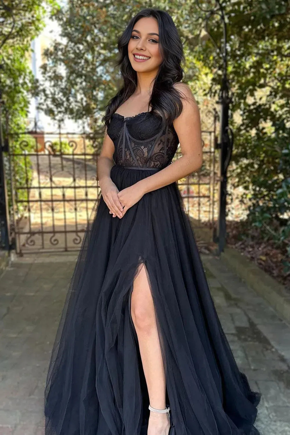 Romantic Black A-Line Sweetheart Neck Sleeveless Lace Tulle High-Slit Floor-Length Prom Party Dress With Appliques