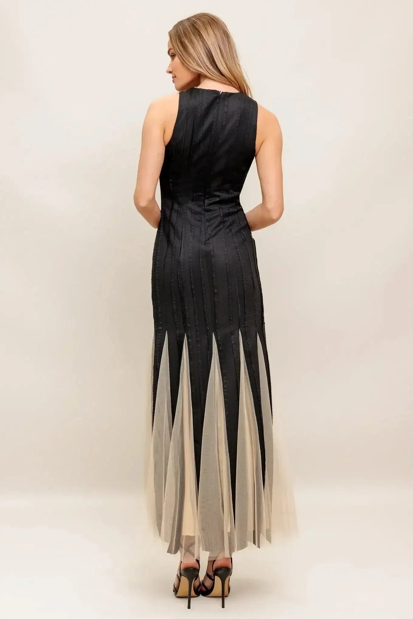 Sleek Mermaid Mock Neck Sleeveless Solid Back Floor-Length Prom Dresses