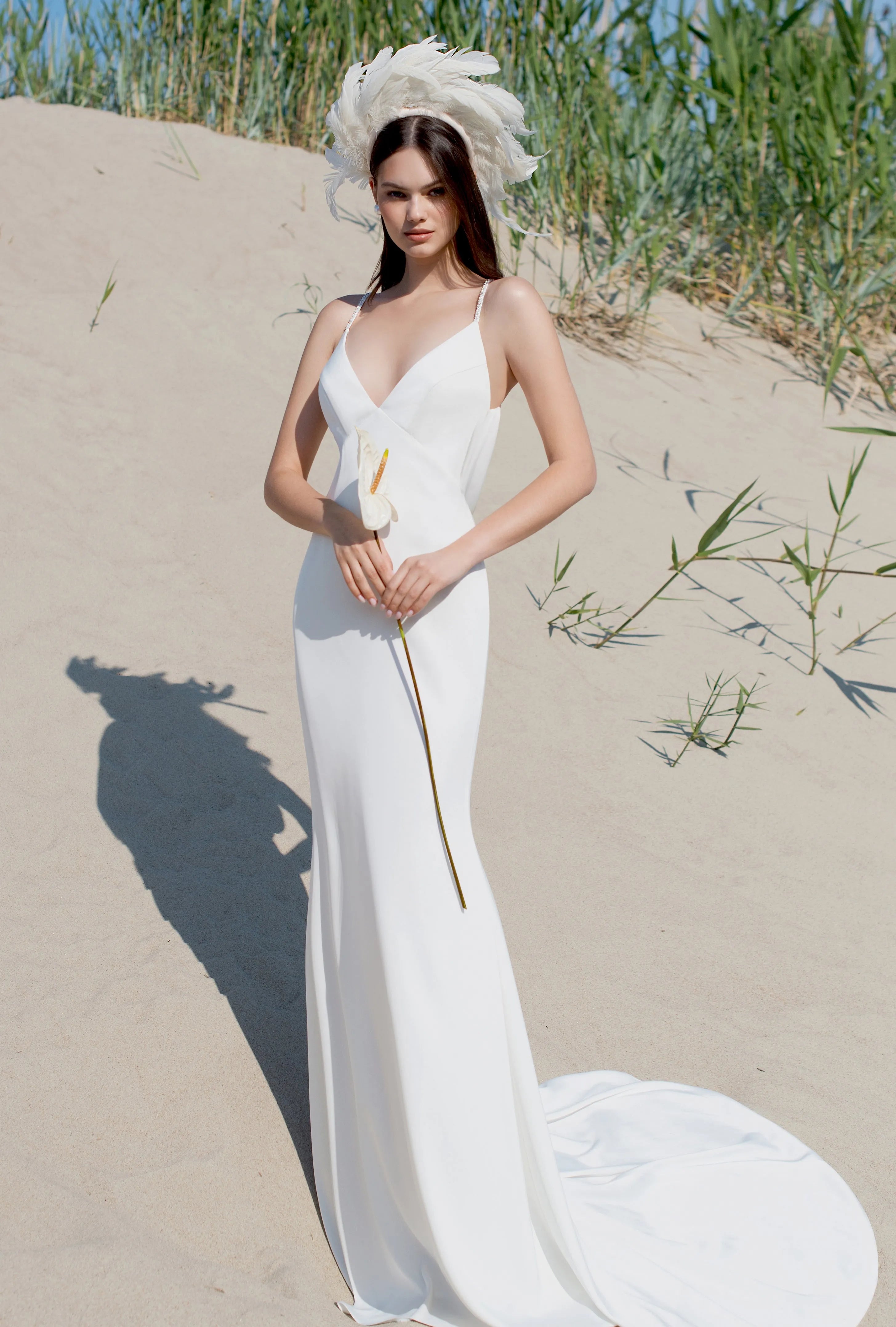 Sleek Mermaid V-Neck Spaghetti-Strap Lace-Up Back Floor-Length Wedding Dresses