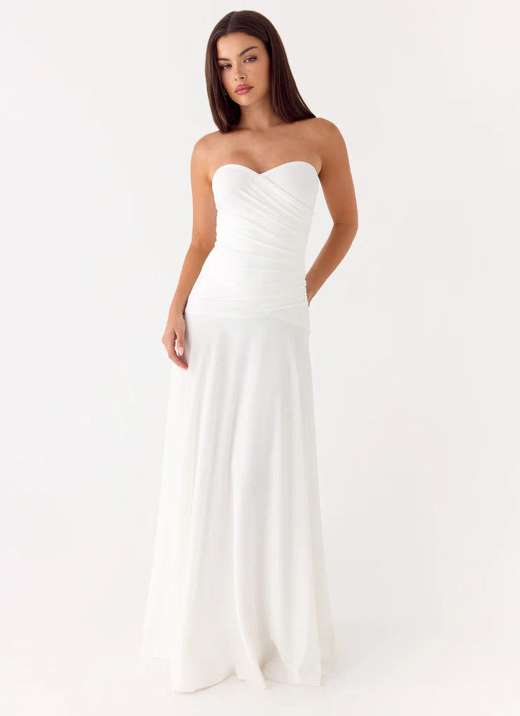 White Strapless Ruched Waist Sweetheart Maxi Prom Dress For Stunning Formal Evening Occasions